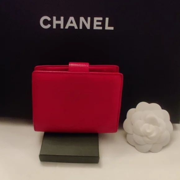 🔥🔥🔥CHANEL Red CC Logo Cavair Wallet Authentic - Picture 1 of 10